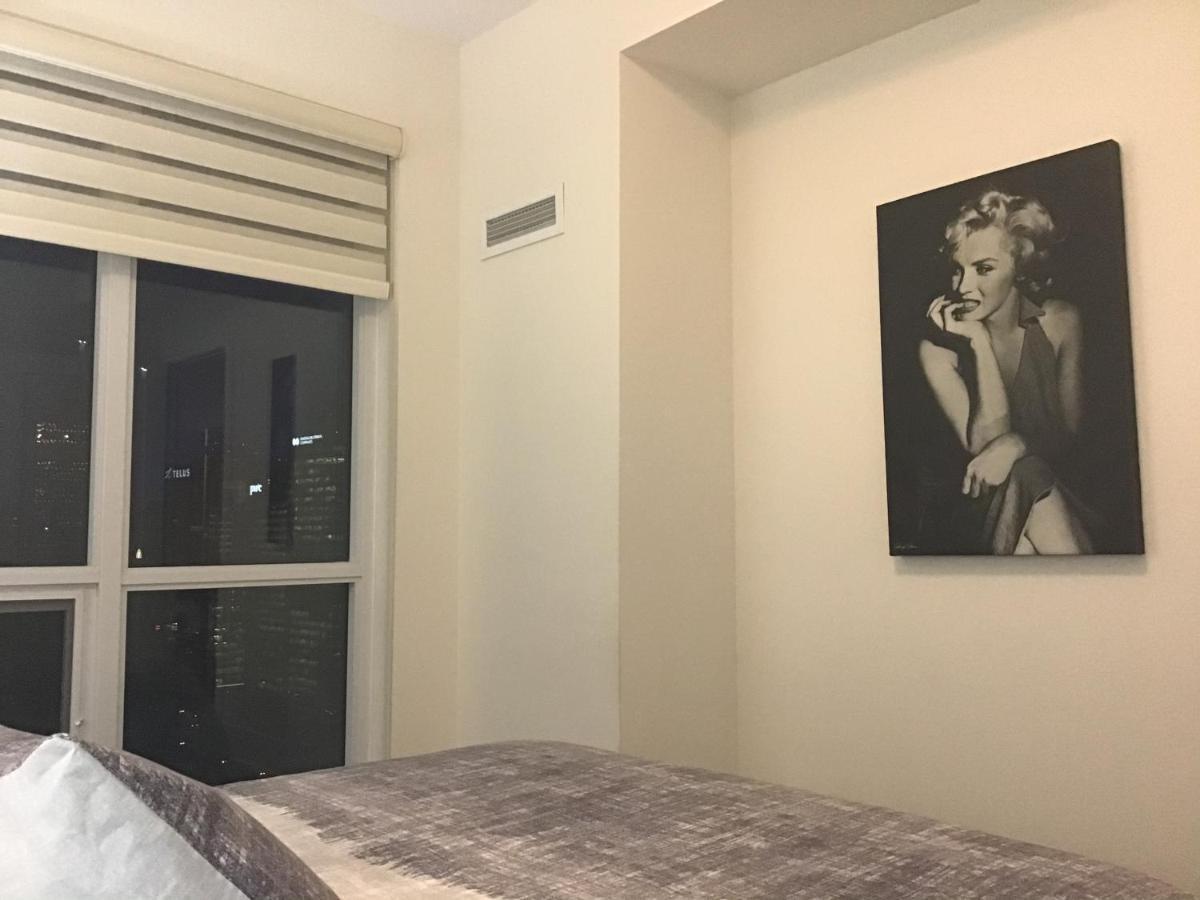 טורונטו Luxury Condo On Cn Tower מראה חיצוני תמונה