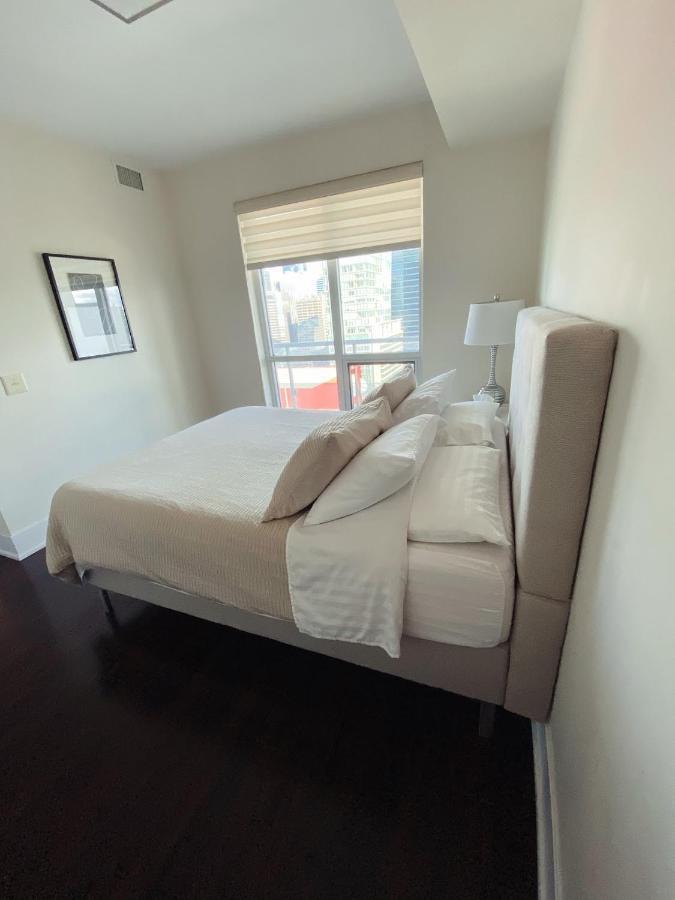 טורונטו Luxury Condo On Cn Tower מראה חיצוני תמונה