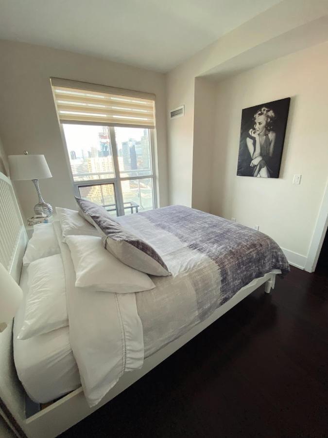 טורונטו Luxury Condo On Cn Tower מראה חיצוני תמונה