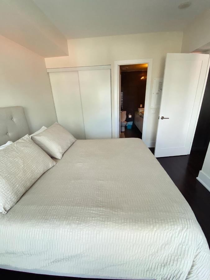 טורונטו Luxury Condo On Cn Tower מראה חיצוני תמונה