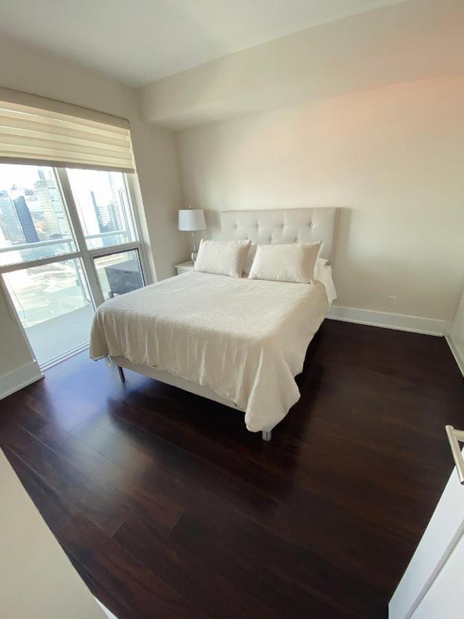 טורונטו Luxury Condo On Cn Tower מראה חיצוני תמונה